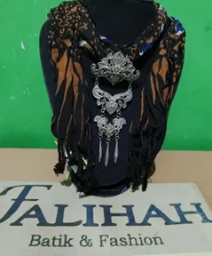 Selendang batik tulis warna sogan