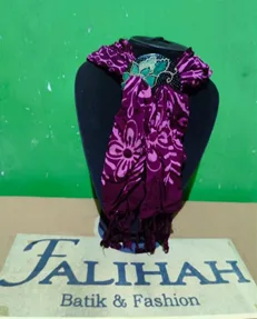 Scarf batik tulis gradasi ungu